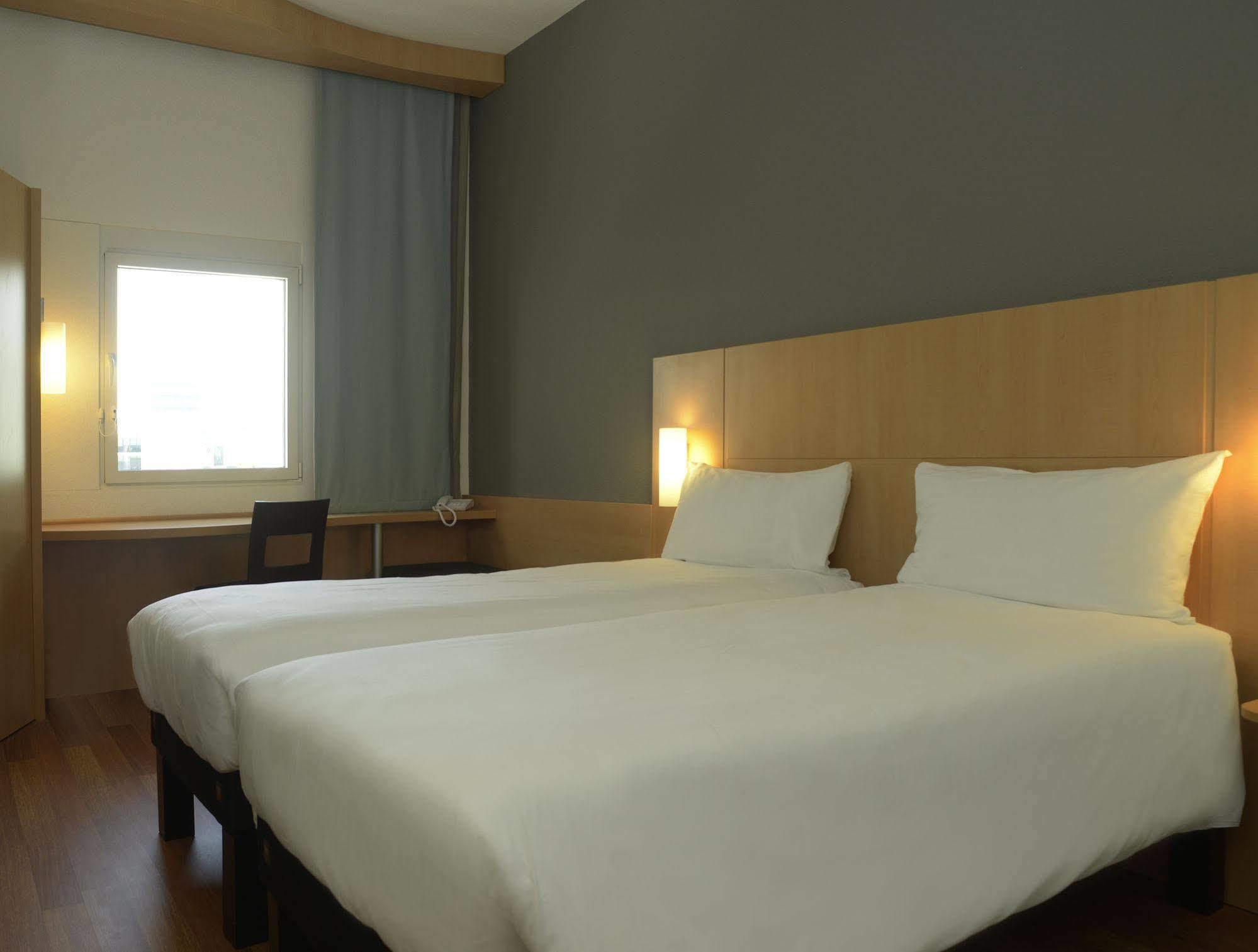 Hotel Ibis Lisboa Parque Das Nacoes Екстериор снимка